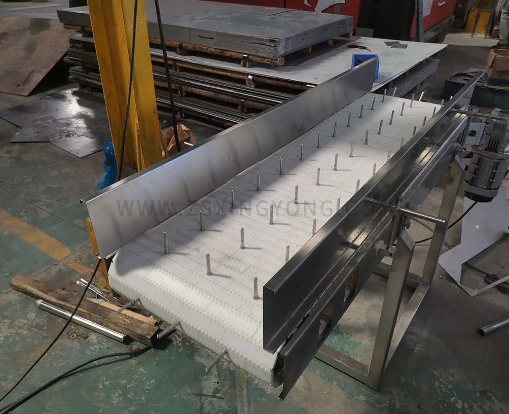 Independent chain plate horizontal feeder