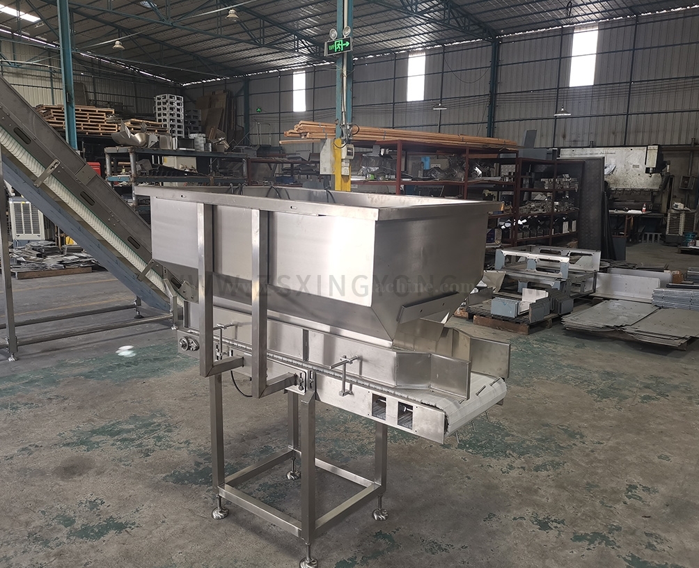 Independent chain plate horizontal feeder